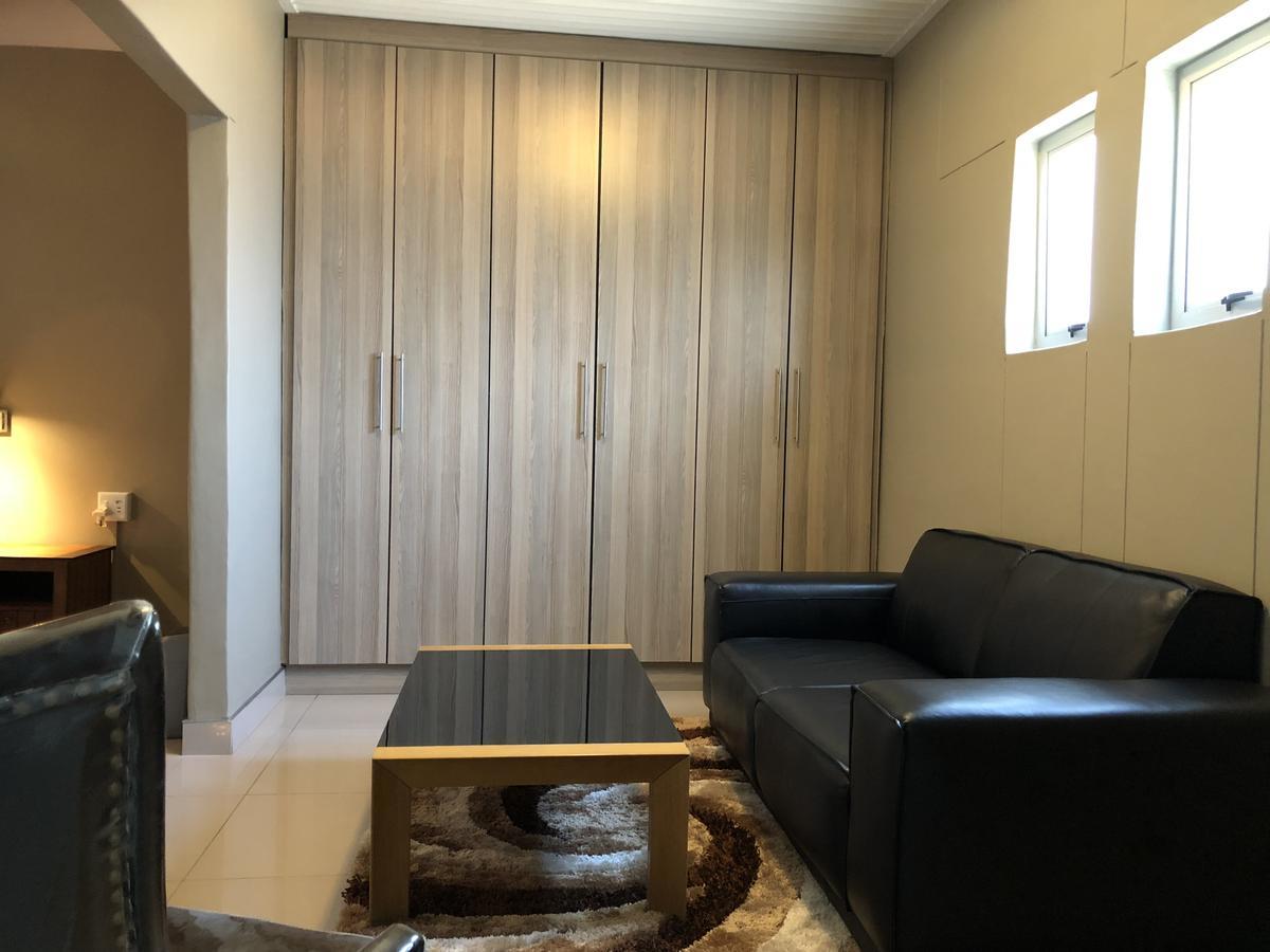 City Lodge Etosha Omuthiya Eksteriør billede