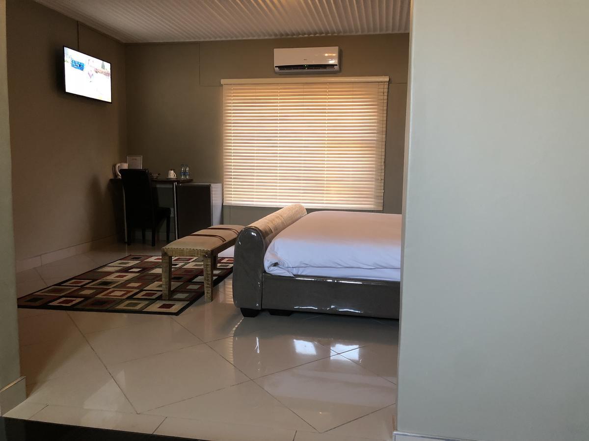 City Lodge Etosha Omuthiya Eksteriør billede
