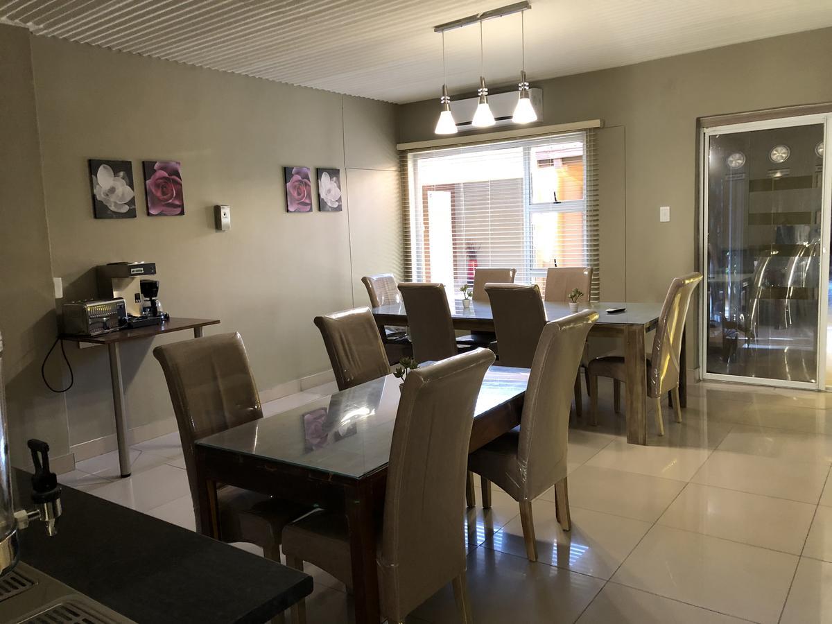 City Lodge Etosha Omuthiya Eksteriør billede
