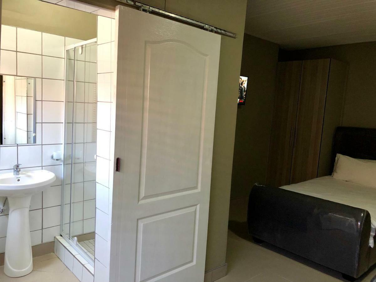 City Lodge Etosha Omuthiya Eksteriør billede